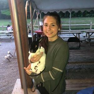 Meet your Posher, Abigail